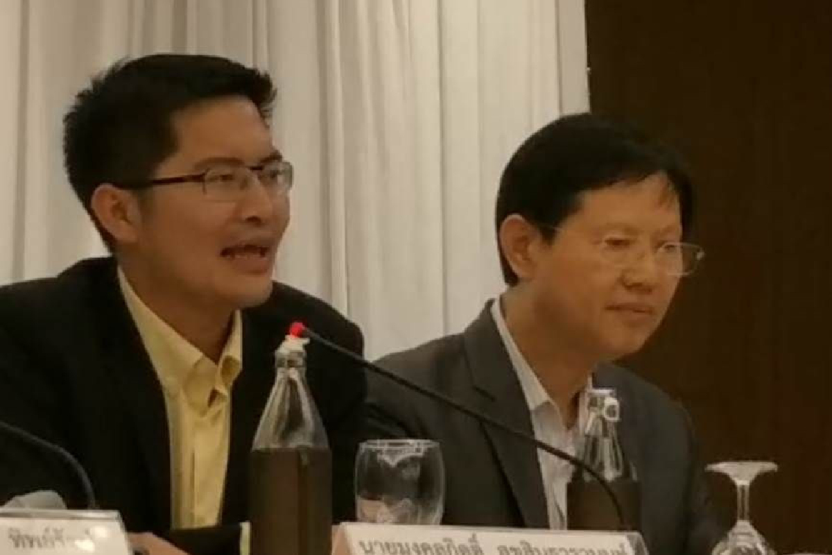 "ธรรมนัส" ประกบ"มงคลกิตติ์"แถลง 10 พรรคเล็กไม่แพแตก "ธรรมนัส" ประกบ"มงคลกิตติ์"แถลง 10 พรรคเล็กไม่แพแตก