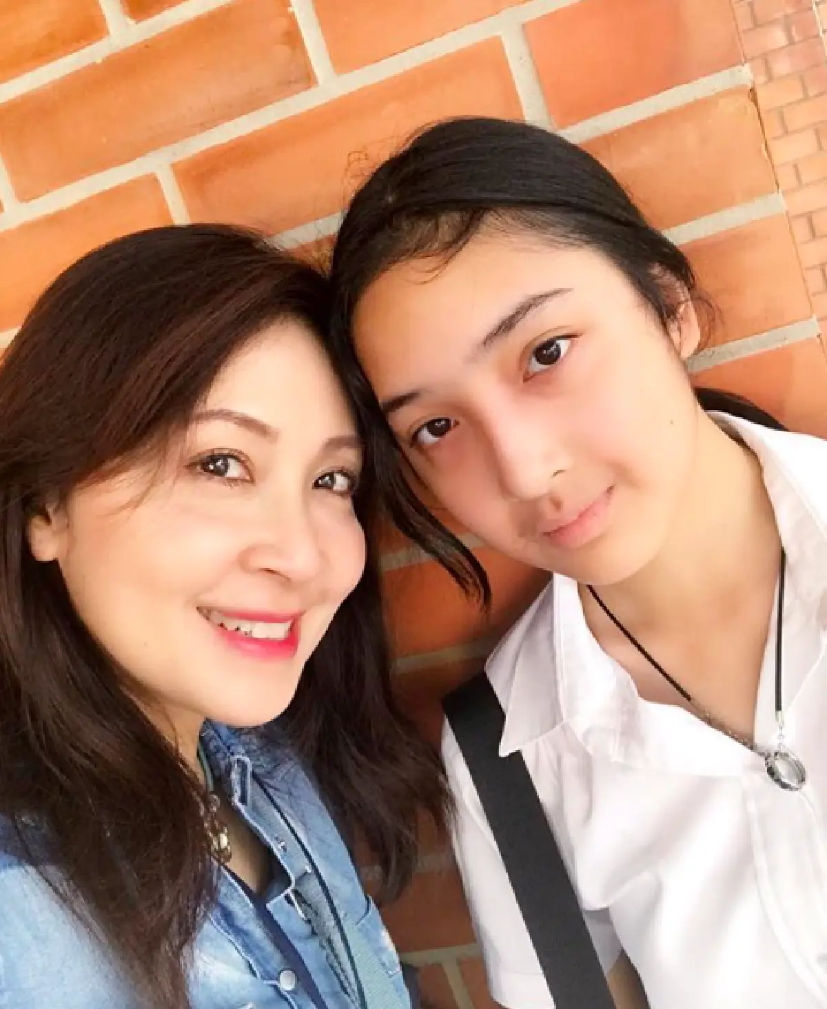 ดูนางให้ดูแม่ "น้องเนย" ลูกสาวสุดที่รัก "กวาง กมลชนก” โตเป็นสาวสวยขึ้นทุกวัน