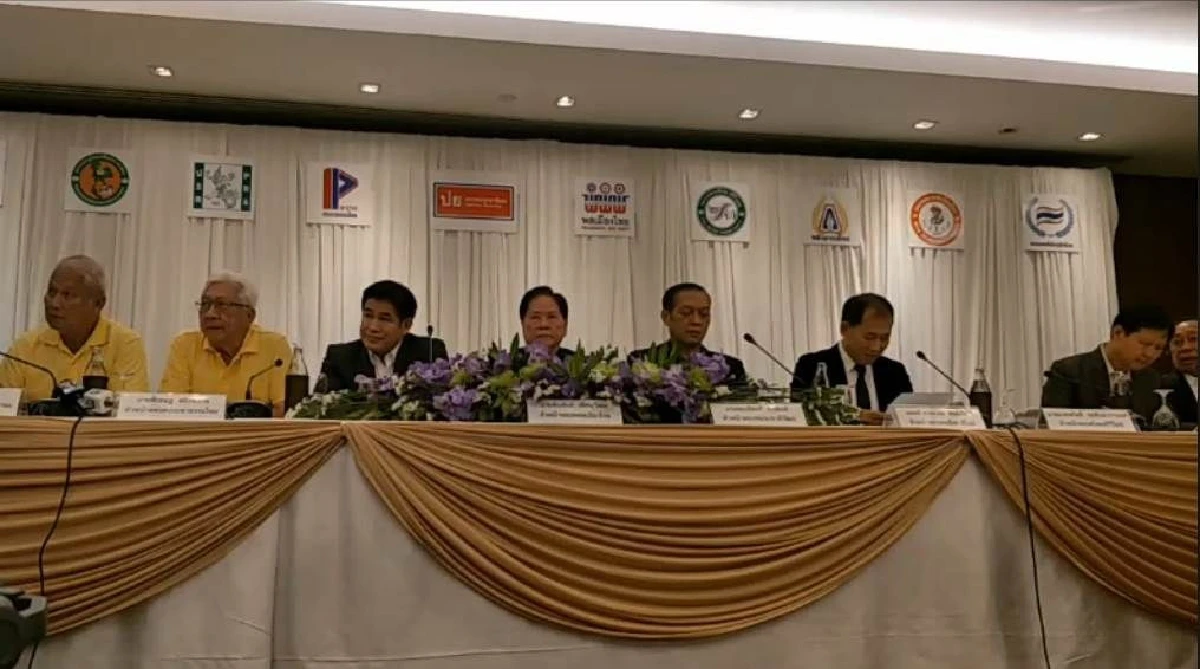 "ธรรมนัส" ประกบ"มงคลกิตติ์"แถลง 10 พรรคเล็กไม่แพแตก