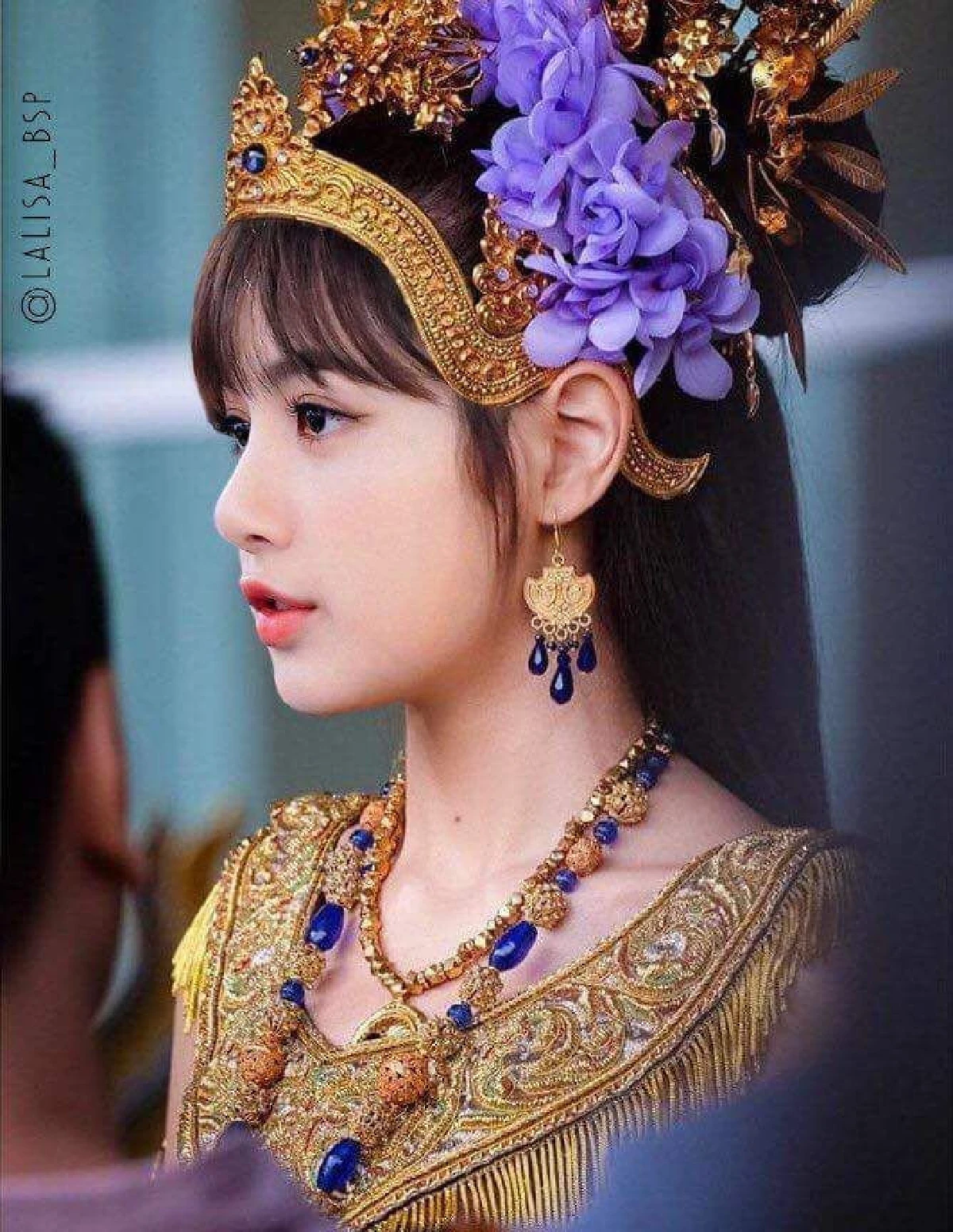 จะภาพจริงหรือตัดต่อก็สวย “ลิซ่า BLACKPINK” ในชุดไทย สง่างามไปอีกแบบ