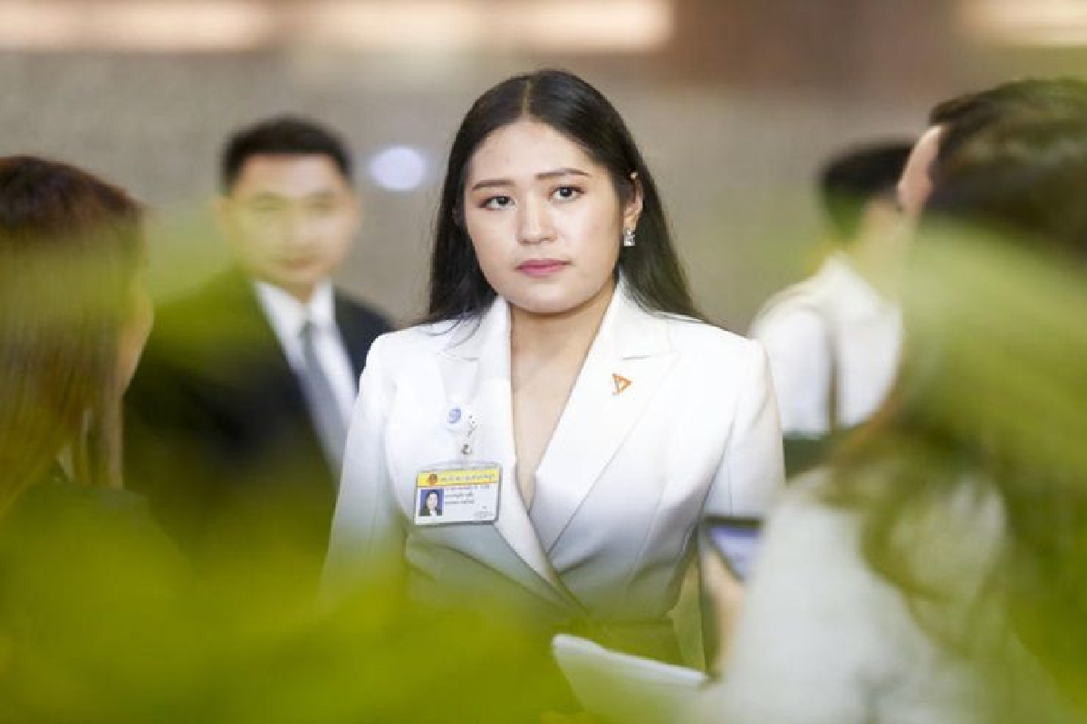 ร้อง ปปช.สอบจริยธรรม"ช่อ พรรณิการ์" โพสต์เข้าข่ายหมิ่นสถาบัน ร้อง ปปช.สอบจริยธรรม"ช่อ พรรณิการ์" โพสต์เข้าข่ายหมิ่นสถาบัน