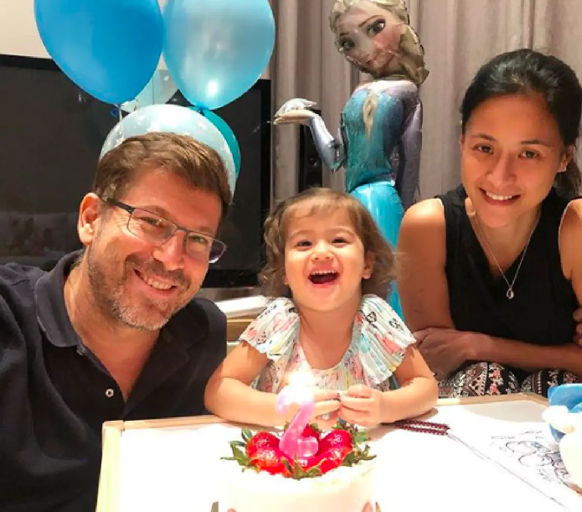 โอ้โห! แม่สวยแซ่บมาก "น้ำฝน กุลณัฐ” เผยภาพอบอุ่นระหว่างให้นม "น้องทาเรีย"