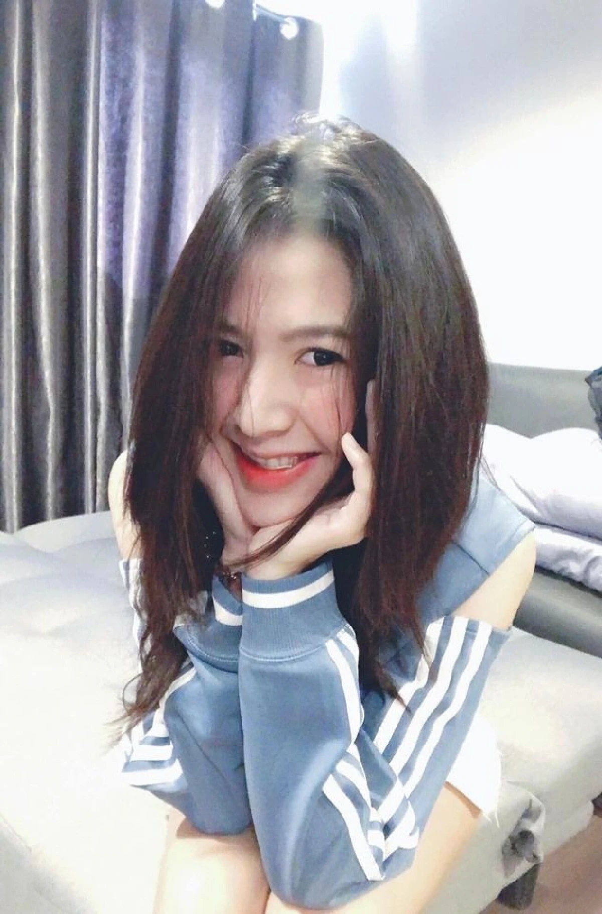 เน็ตไอดอลสาว "อัญ ท้ายนาวา” เครียดคดีฉกไอโฟน คิดสั้นรมควันเสียชีวิตในรถ