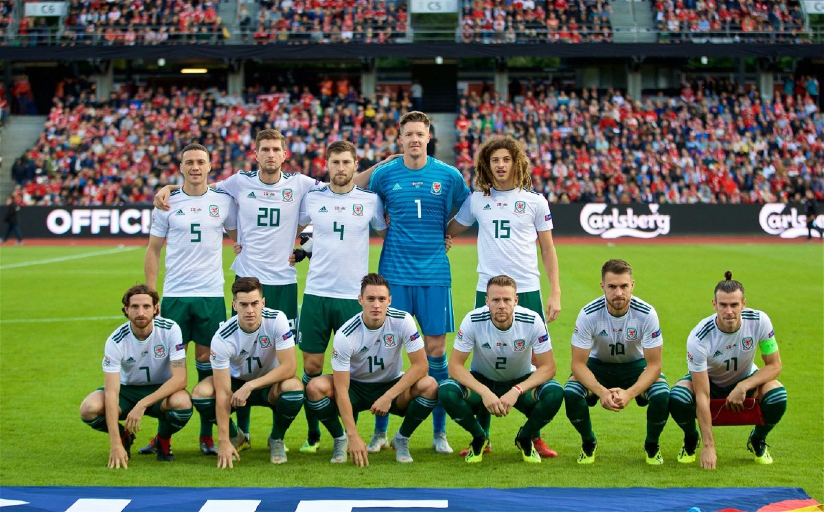 อินดี้เหมือนเดิม! เวลส์ถ่ายรูปทีมสุดแปลกก่อนเกมคัดยูโร