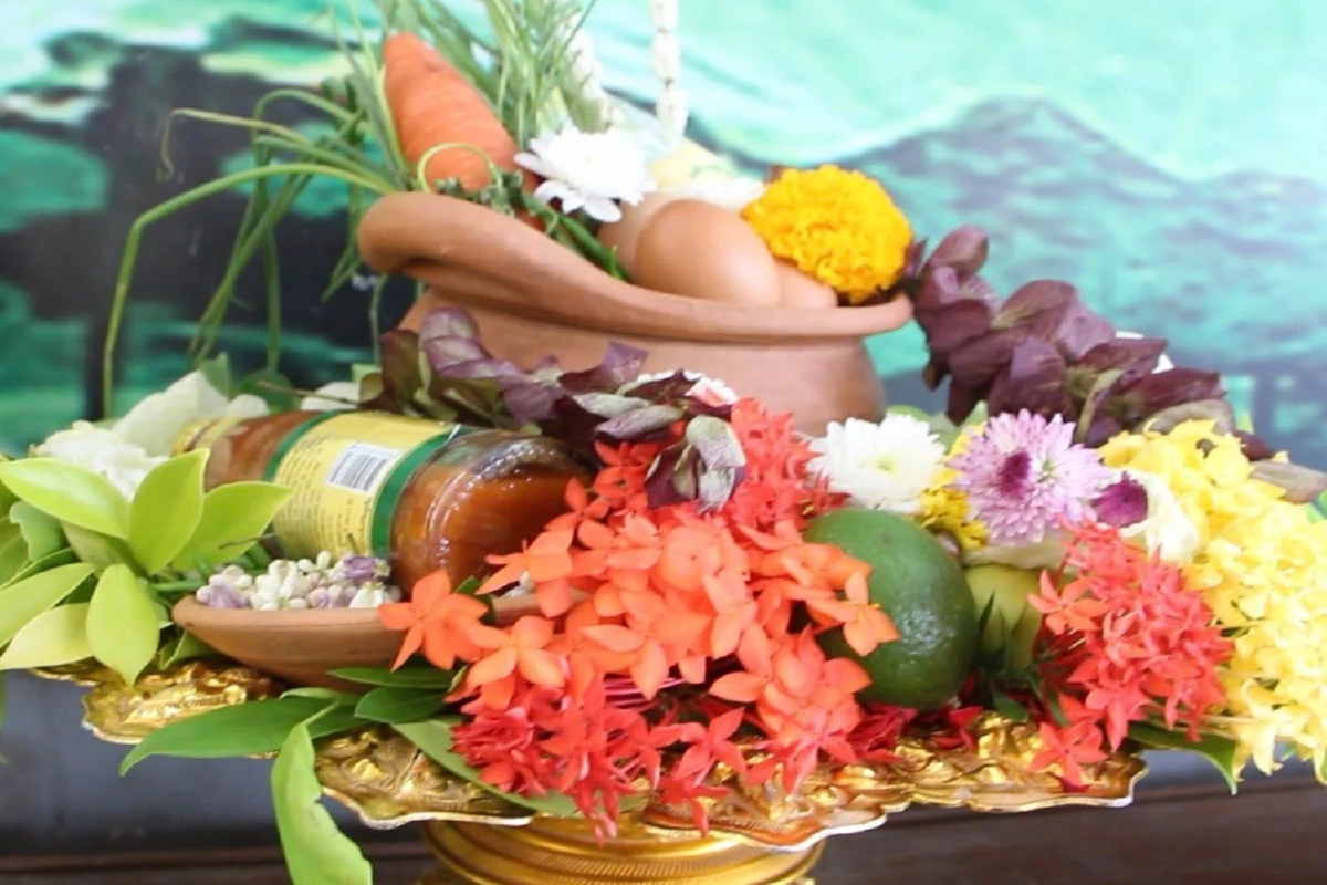 แหวกแนว!ไหว้ครูด้วยพาน"น้ำพริกปลาทูผักต้มและจิ้มจุ่ม"