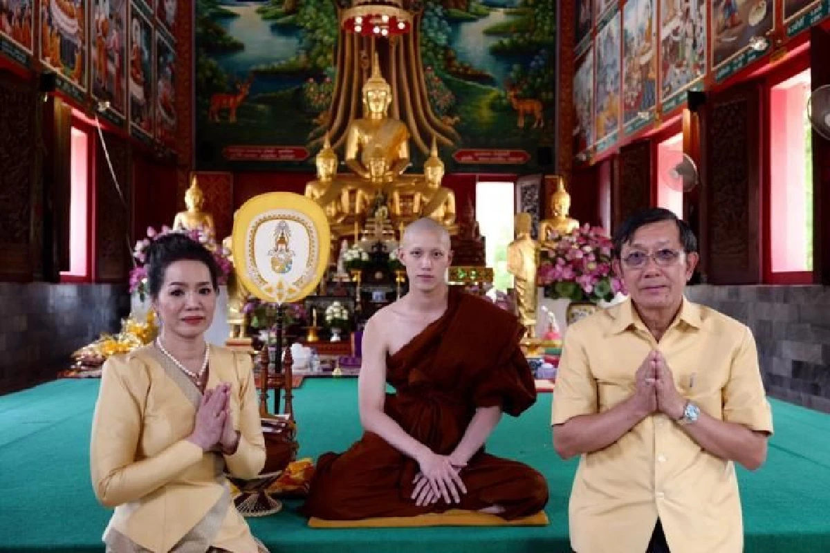 “ต่อ ธนภพ” เข้าพิธีอุปสมบทแบบเงียบๆ เพื่อศึกษาธรรมะและทดแทนพระคุณพ่อแม่