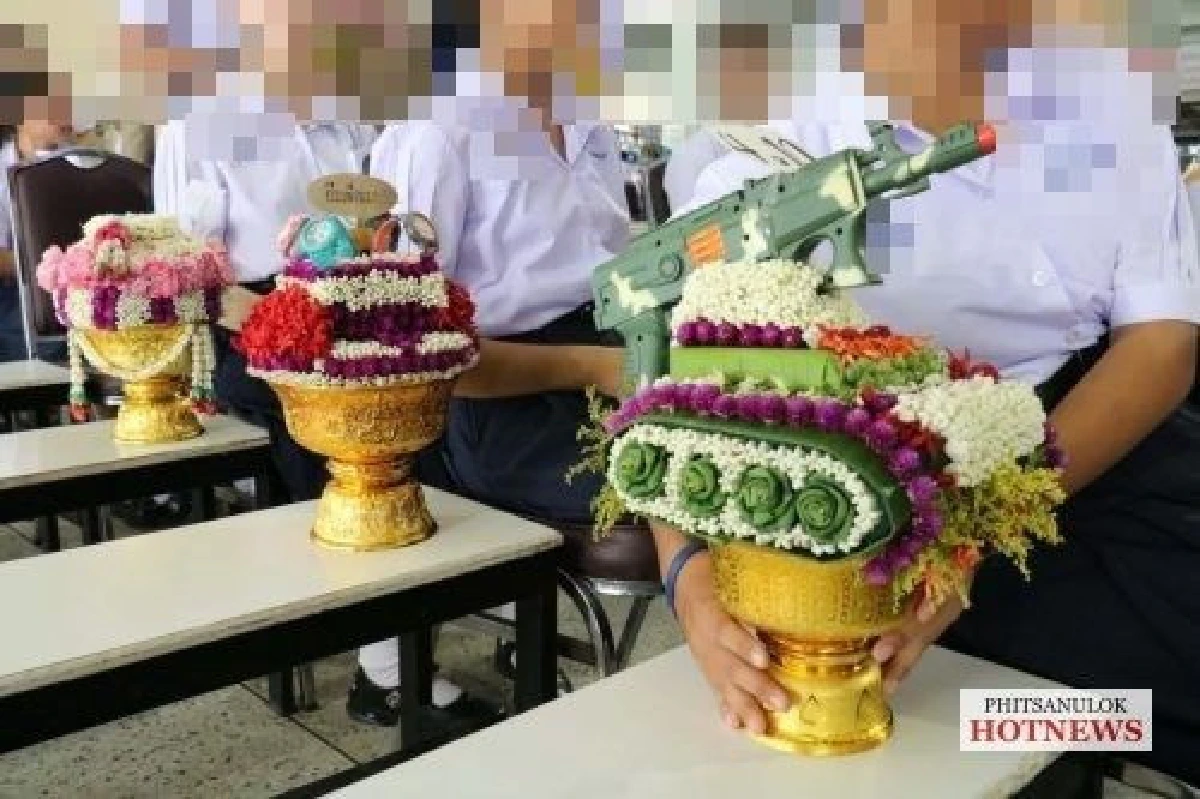 นักเรียนจัดเต็ม! แต่งพานไหว้ครูสะท้อนการเมืองไทยยุค 2019