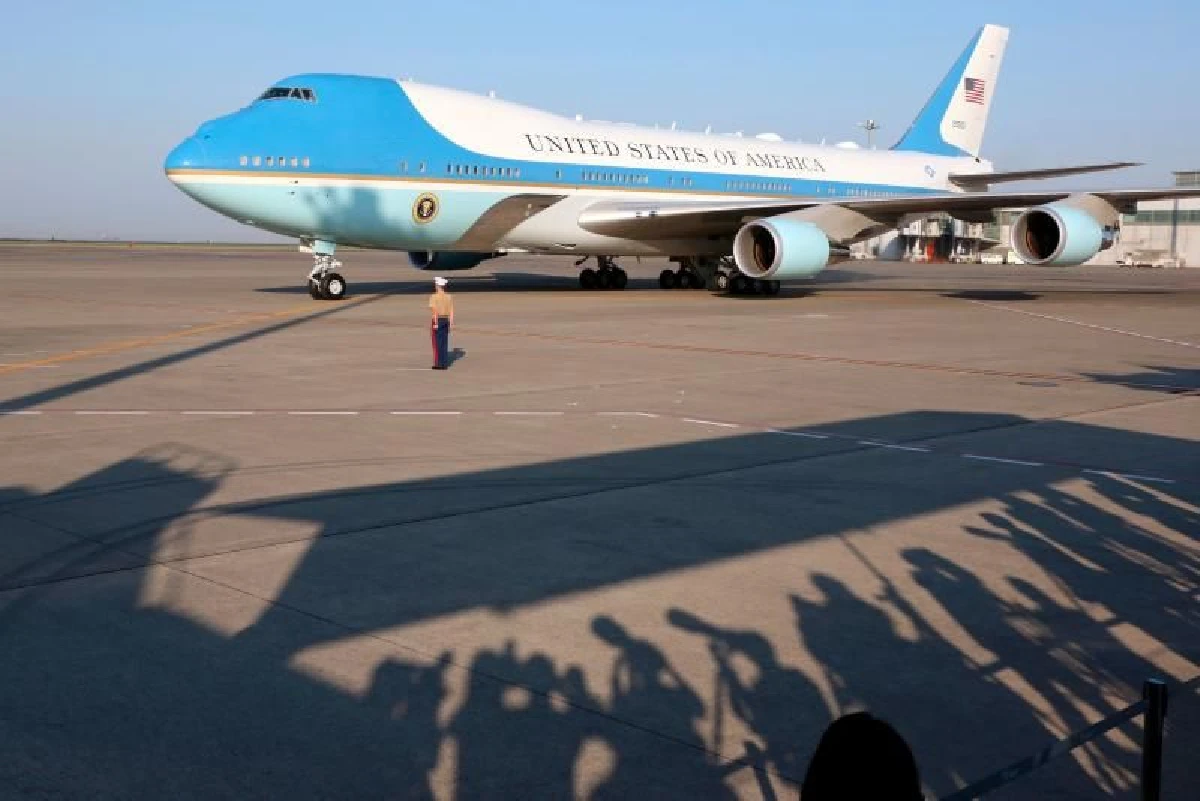 ทรัมป์เผยต้นแบบ "แอร์ฟอร์ซวัน" โฉมใหม่