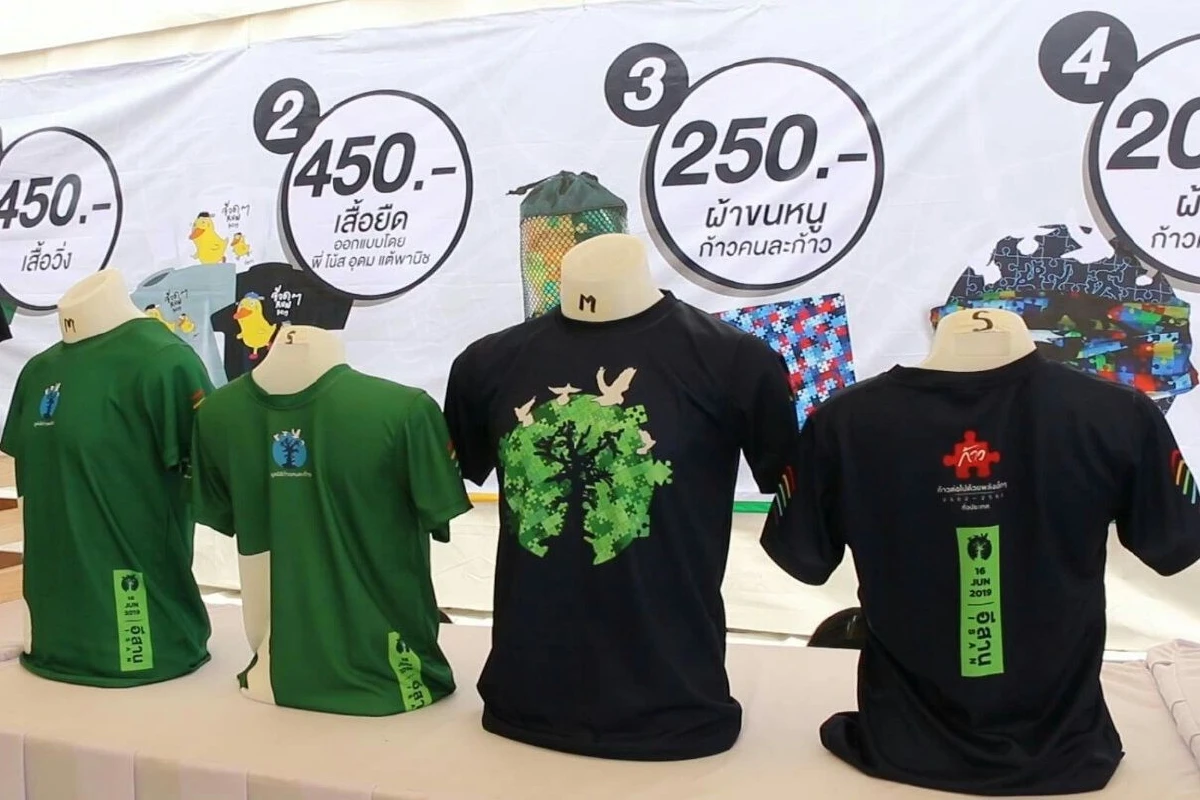 ศาลากลางขอนแก่นคนแน่นรอซื้อเสื้อก้าวคนละก้าวเพื่อ8ร.พ.ชุมชนภาคอีสาน