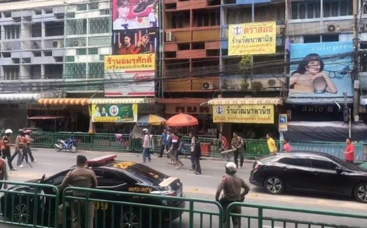 ชาวบ้านเห็นจนชินตา!วินจยย.ยกพวกตีกันหนุ่มเคอรี่โดนลูกหลงดับ1 ชาวบ้านเห็นจนชินตา!วินจยย.ยกพวกตีกันหนุ่มเคอรี่โดนลูกหลงดับ1