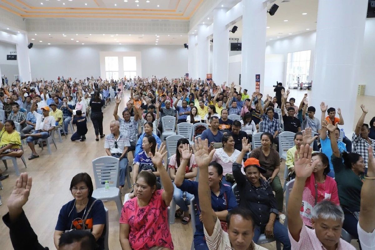 "ธนาธร - ปิยบุตร" รับฟังปัญหาประมงภาคตะวันออก