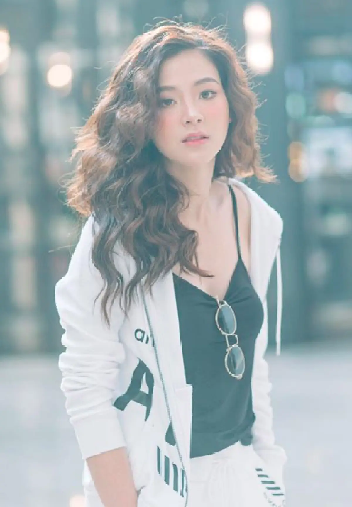 “ใบเฟิร์น พิมพ์ชนก” ยิ่งโตยิ่งแซ่บ! กับทรงผมหยิกลอนฟู ชิคๆ สุดเก๋