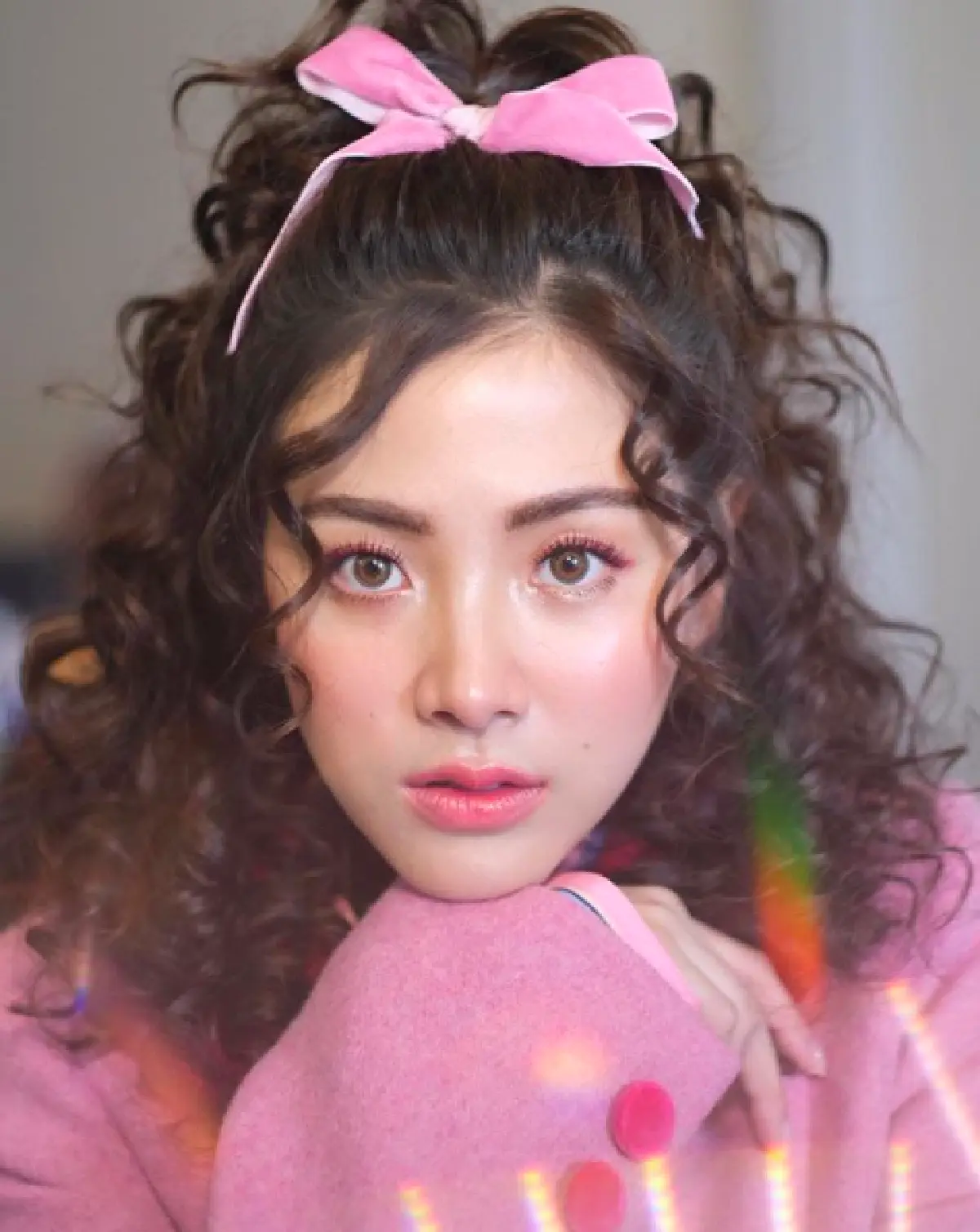 “ใบเฟิร์น พิมพ์ชนก” ยิ่งโตยิ่งแซ่บ! กับทรงผมหยิกลอนฟู ชิคๆ สุดเก๋