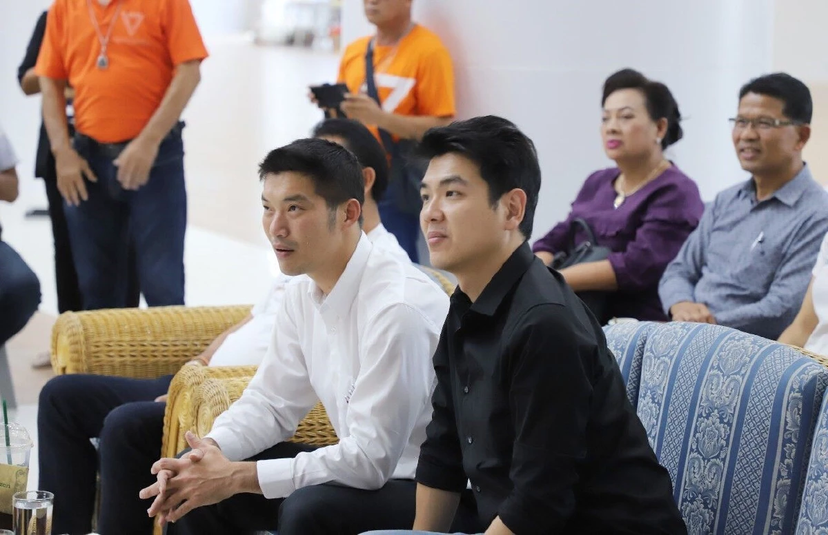 "ธนาธร - ปิยบุตร" รับฟังปัญหาประมงภาคตะวันออก