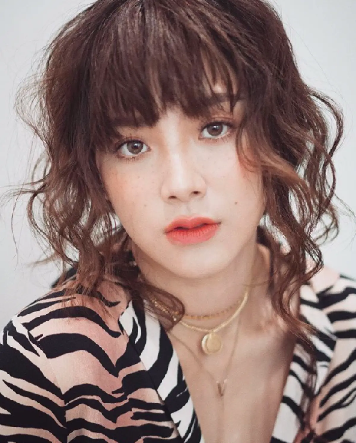 “ใบเฟิร์น พิมพ์ชนก” ยิ่งโตยิ่งแซ่บ! กับทรงผมหยิกลอนฟู ชิคๆ สุดเก๋