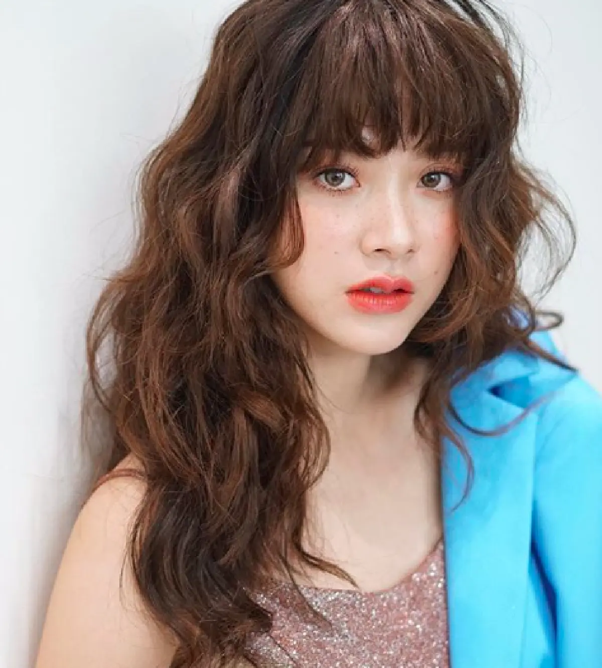 “ใบเฟิร์น พิมพ์ชนก” ยิ่งโตยิ่งแซ่บ! กับทรงผมหยิกลอนฟู ชิคๆ สุดเก๋