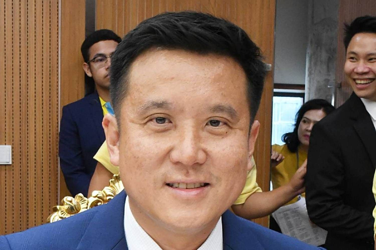 พปชร.เตรียมยื่น20 ส.ส.ฝ่ายค้านปมหุ้นสื่อให้ประธานสภาส่งศาลรธน. พปชร.เตรียมยื่น20 ส.ส.ฝ่ายค้านปมหุ้นสื่อให้ประธานสภาส่งศาลรธน.