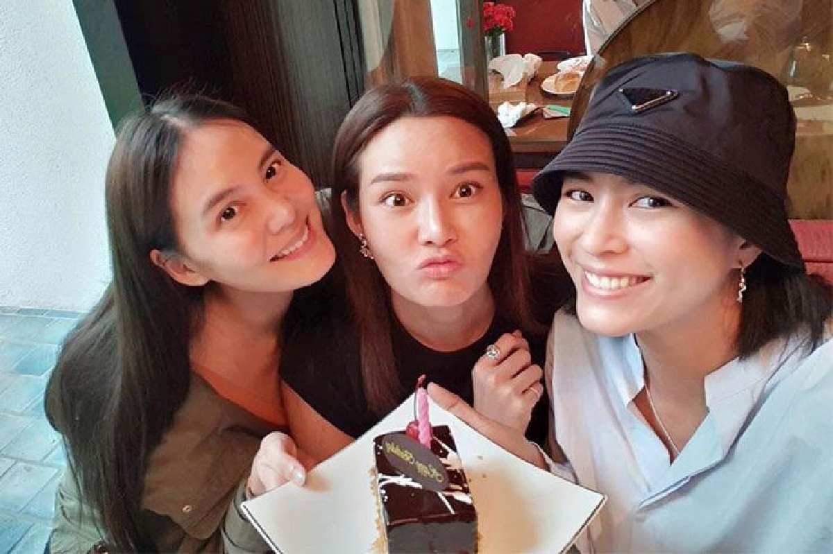 "เจนี่-หญิง” ควงคู่แฮปปี้เบิร์ธเดย์ “จุ๋ย” พร้อมเผยใบหน้าใสๆ ไม่อยากเชื่อว่าอายุเกิน 35 "เจนี่-หญิง” ควงคู่แฮปปี้เบิร์ธเดย์ “จุ๋ย” พร้อมเผยใบหน้าใสๆ ไม่อยากเชื่อว่าอายุเกิน 35