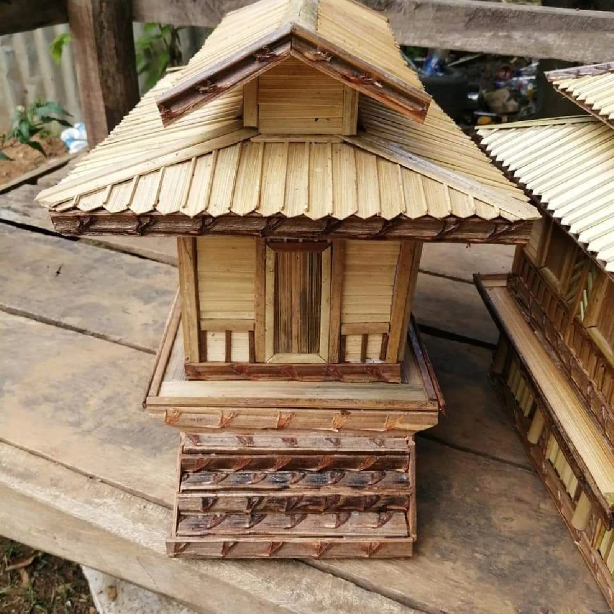 ประทับใจตาวัย 70 ประดิษฐ์บ้านกระปุกออมสินหาเงินส่งหลานเรียน