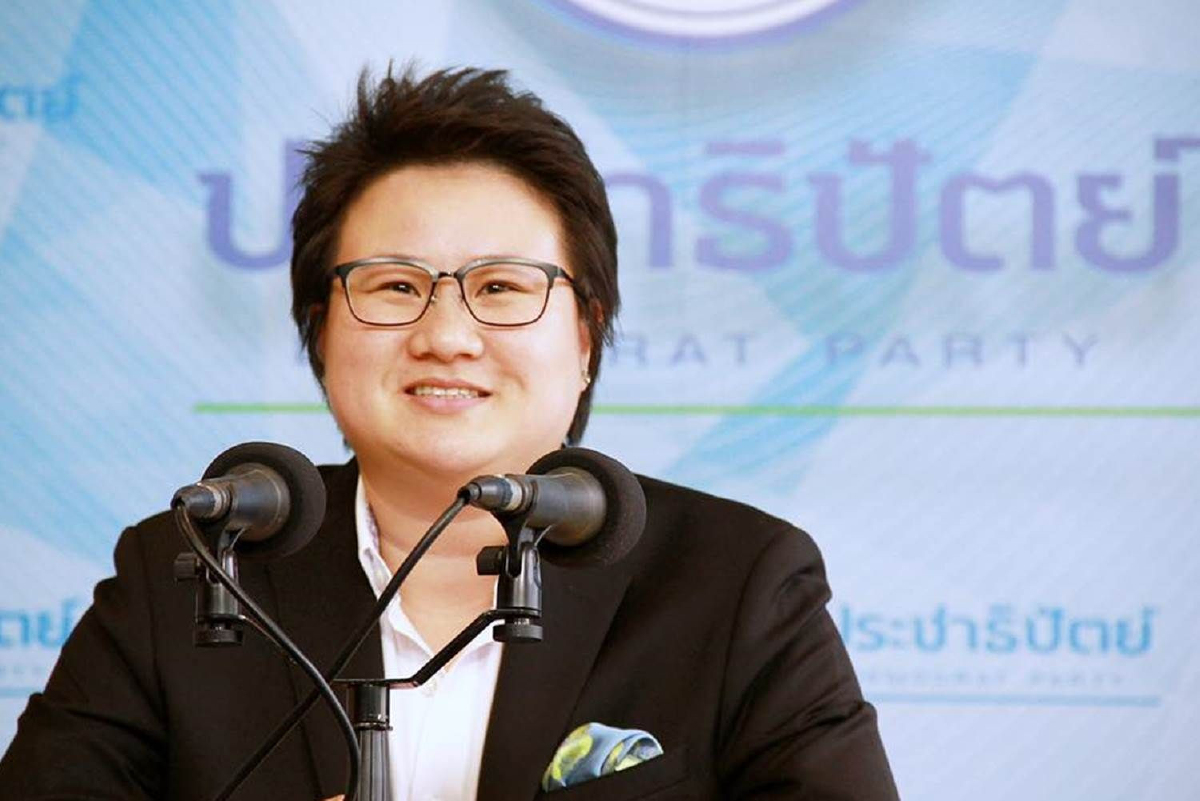 ลูกสาว"อิสระ" แจงพ่อไม่เคยทุบโต๊ะใส่"จุรินทร์" ปมแย่งเก้าอี้รมว.พม. คืนให้จุติ ลูกสาว"อิสระ" แจงพ่อไม่เคยทุบโต๊ะใส่"จุรินทร์" ปมแย่งเก้าอี้รมว.พม. คืนให้จุติ
