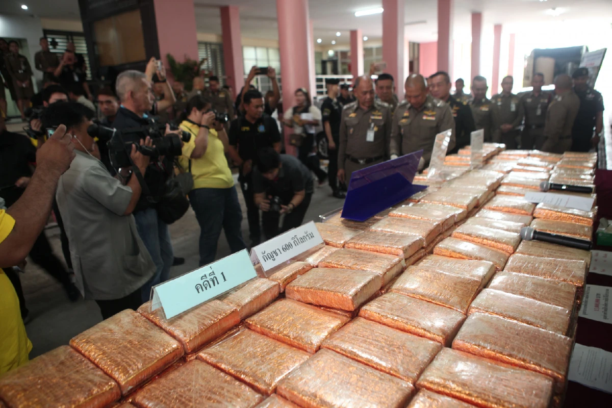 บิ๊กตร.แถลงจับยาเสพติดรายวันยึดกัญชา600กก.-ไอซ์10กก.