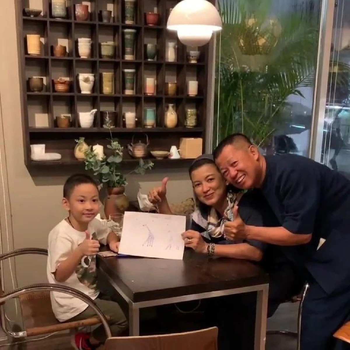 "น้องข้าวหอม" ลูกชาย “แม่ตั๊ก” ฝีมือไม่ธรรมดา "อ.เฉลิมชัย” ถึงกับควักเงินซื้อภาพวาด