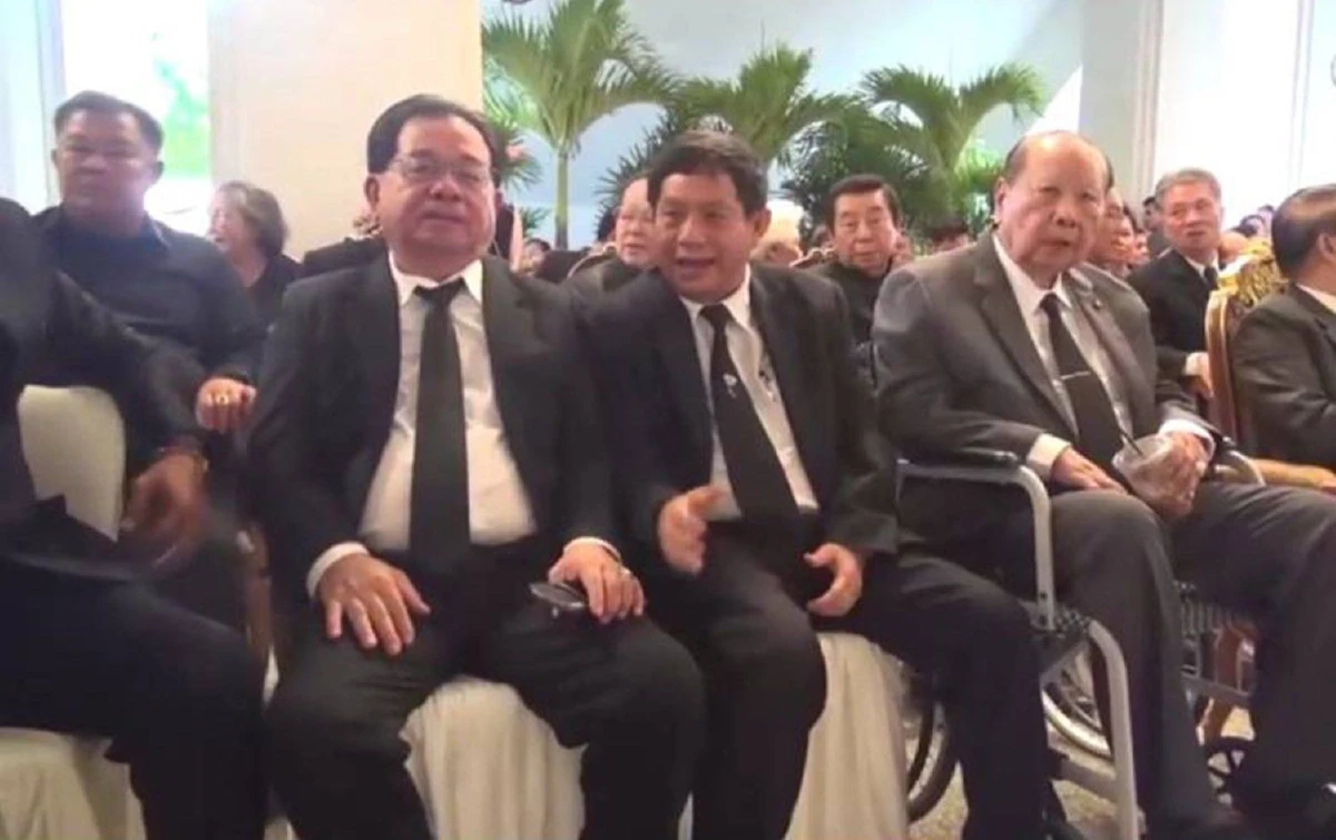 อาลัยกำนันเป๊าะคลื่นมหาชนร่วมพิธีรดน้ำศพแน่นวัด