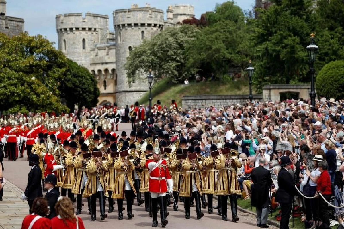ควีนเสด็จพิธีชุมนุมภาคีอัศวินแห่งการ์เตอร์