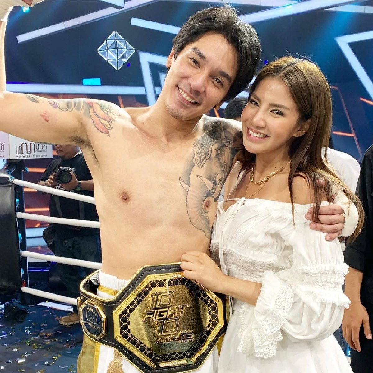 เชียร์มันส์เหมือนต่อยเอง! ใบเตย อาร์สยาม ลุ้นติดขอบเวที ดีเจแมน ขึ้นชกมวยดุเดือด