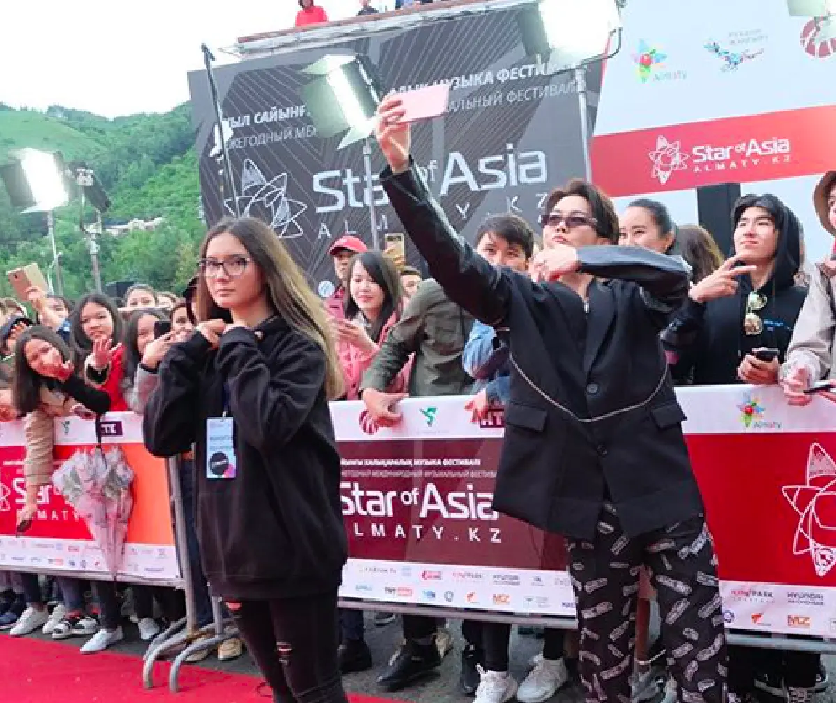 "กอล์ฟ พิชญะ" ร่วมเดินพรมแดงร่วมงาน Star of Asia 2019 ที่คาซัคสถาน