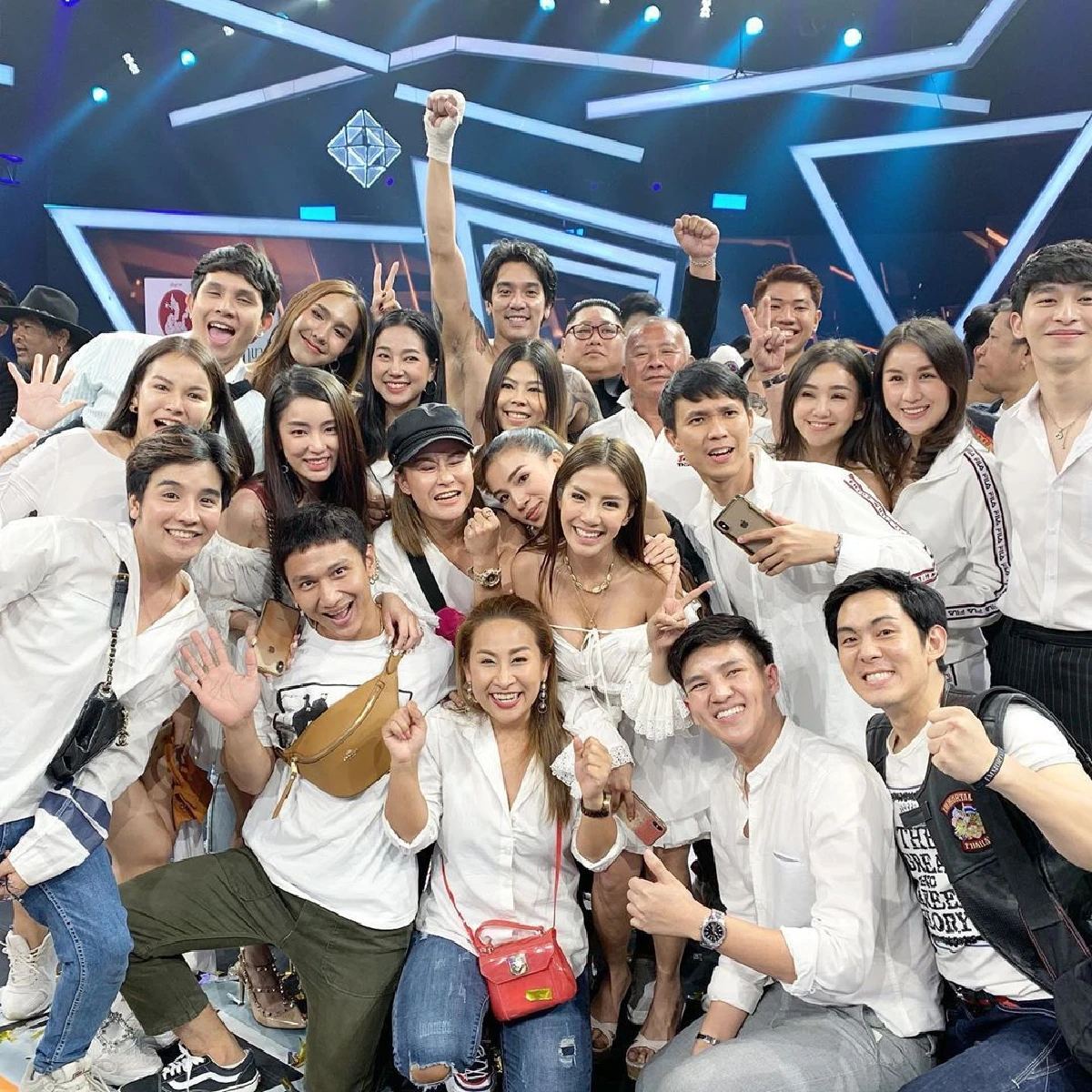 เชียร์มันส์เหมือนต่อยเอง! ใบเตย อาร์สยาม ลุ้นติดขอบเวที ดีเจแมน ขึ้นชกมวยดุเดือด