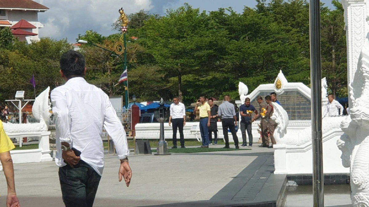 "บิ๊กโจ๊ก"ออกจากถ้ำโผล่สักการะสิ่งศักดิ์สิทธิ์เมืองคอน