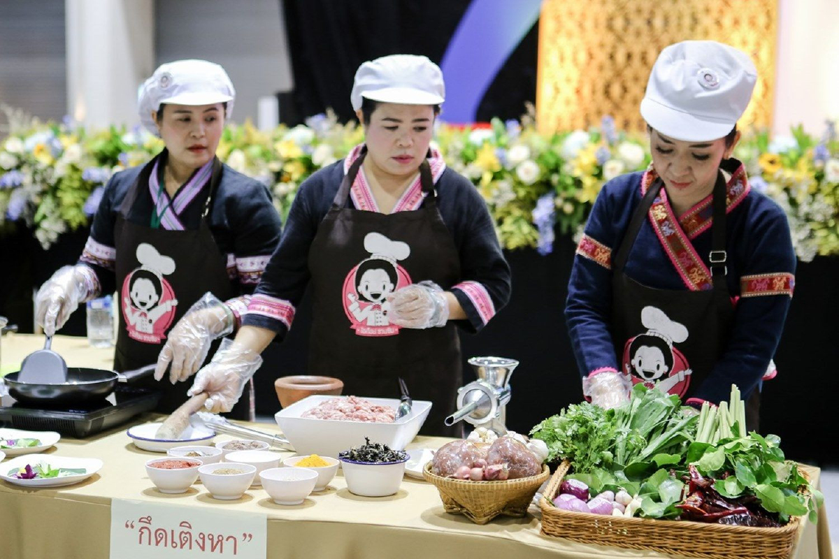 พช.จัดประกวดเฟ้นหามือหนึ่งปรุงสำรับอาหารพื้นบ้านไทย 4 ภาค พช.จัดประกวดเฟ้นหามือหนึ่งปรุงสำรับอาหารพื้นบ้านไทย 4 ภาค