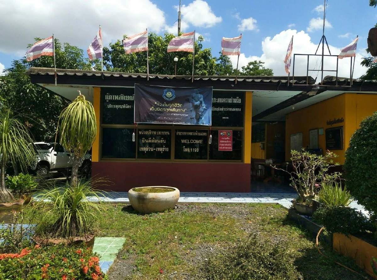 ตำรวจทางหลวงวัยใกล้เกษียณช่วยคนขับรถเป็นลมหน้ามืดขณะผ่านป้อม