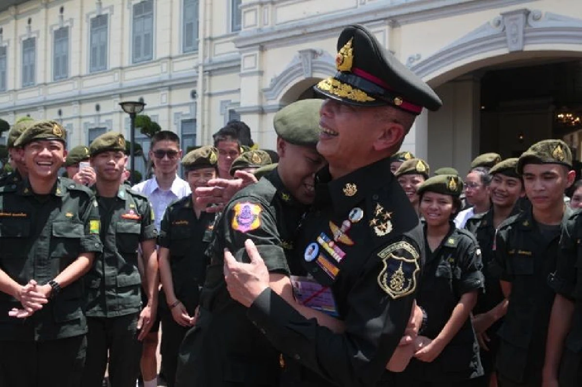 "บิ๊กแดง" อ้างคำพูด นศท. ซัด คนไม่นึกถึงแผ่นดินเกิด-บุญคุณสถาบัน ไม่ควรอยู่ในประเทศ