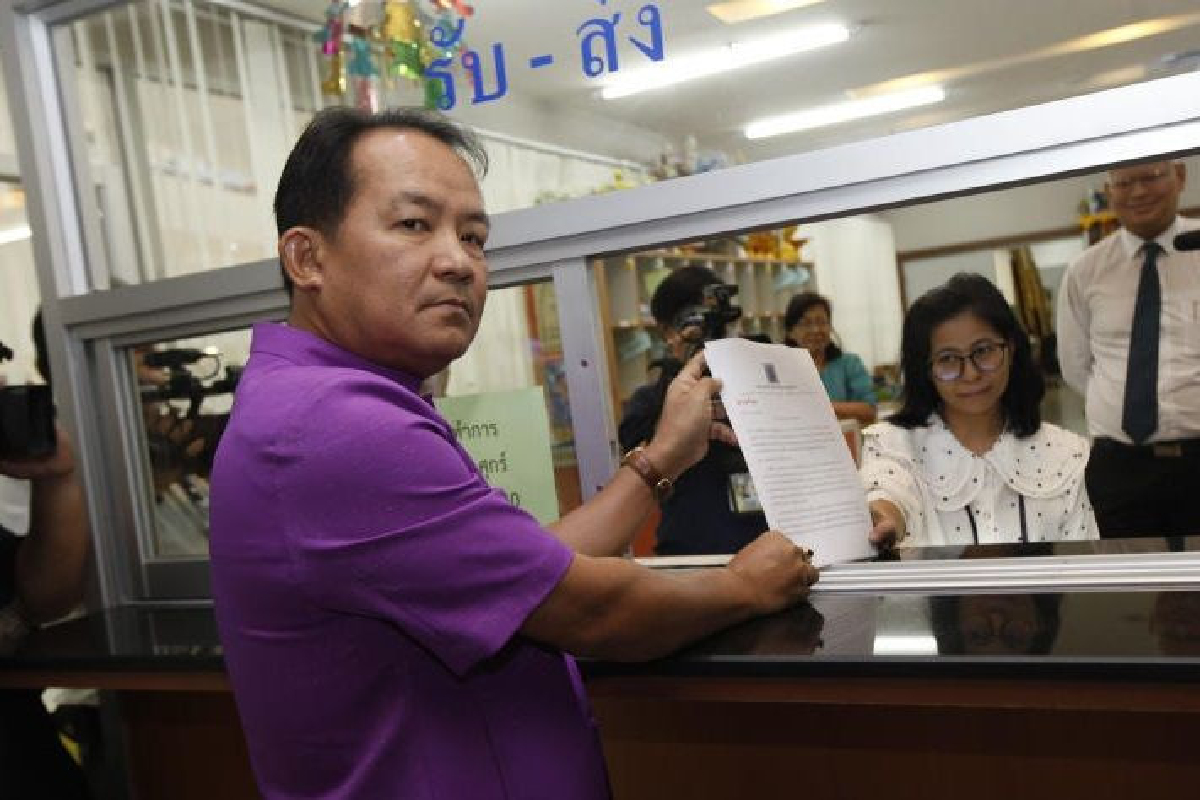 'ศรีสุวรรณ'แขวะ'ธนาธร'ไม่แน่จริงปมขอขยายแจงหุ้นสื่อ2รอบ 'ศรีสุวรรณ'แขวะ'ธนาธร'ไม่แน่จริงปมขอขยายแจงหุ้นสื่อ2รอบ