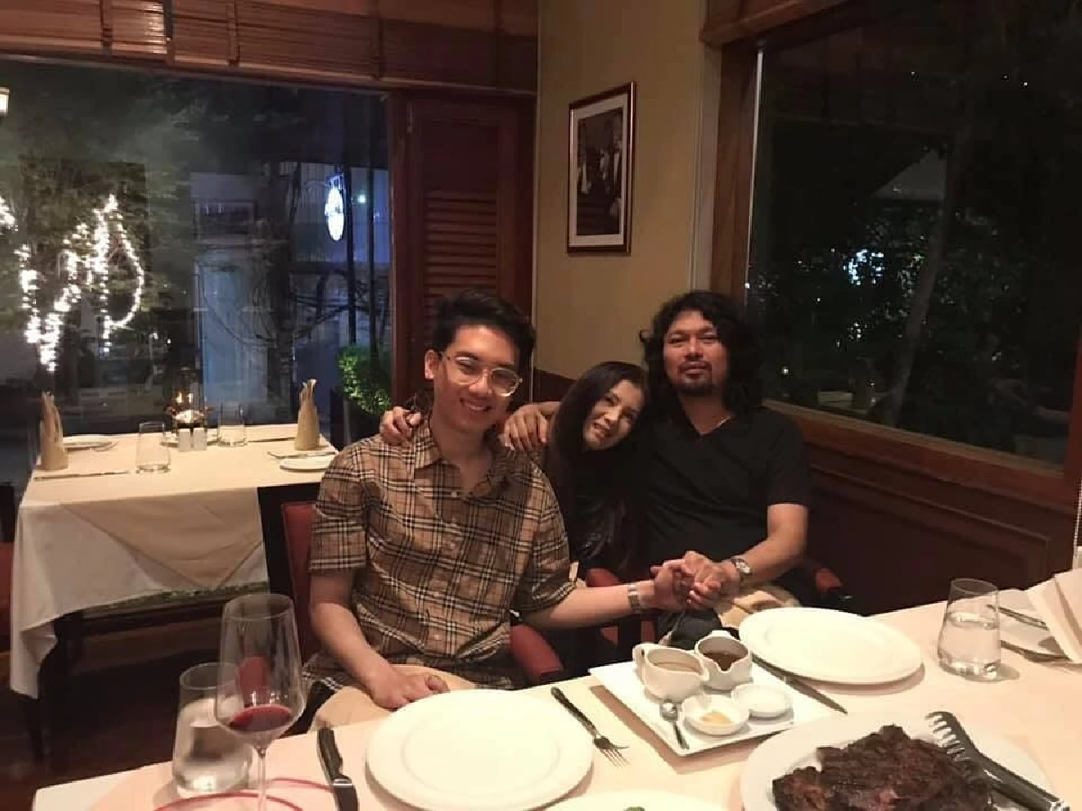 วันนี้ที่รอคอย! กานต์-เสก พร้อมใจโอนเงินให้ลูกชาย 20 ล้าน เป็นของขวัญเรียนจบ