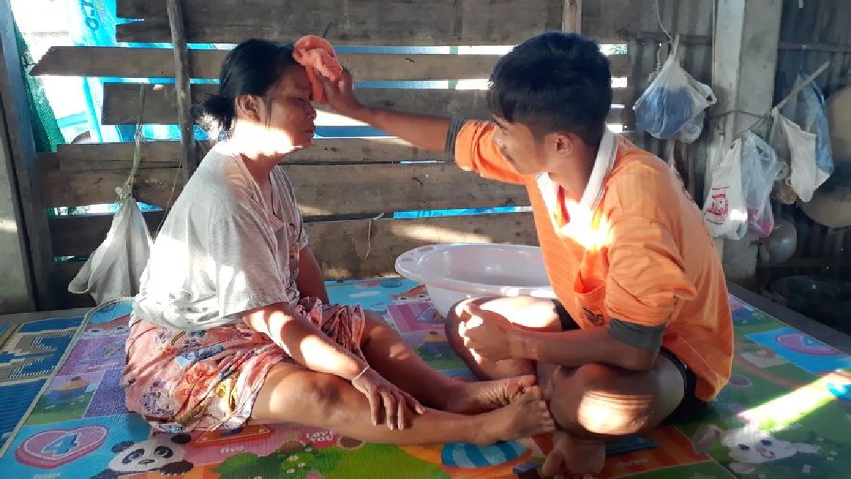 ส่องชีวิตนักเตะยอดกตัญญูประมูลเสื้อแข่งหาเงินรักษาแม่ป่วยมะเร็งระยะ3