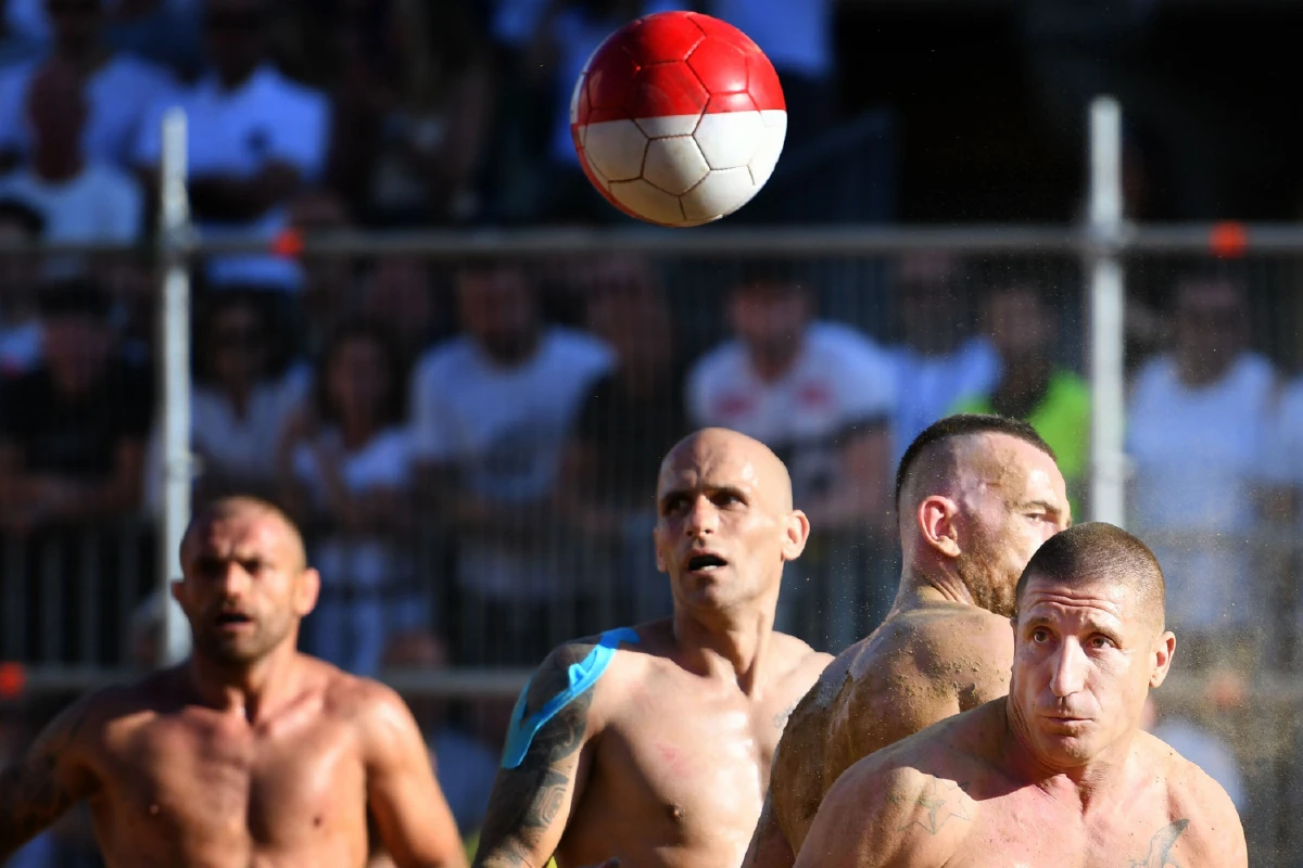 กีฬาลูกผู้ชาย "กัลโช่ สโตริโก้" บรรพบุรุษแห่งฟุตบอล