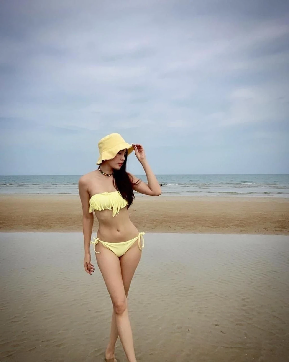 เมย์ พิชญ์นาฏ เซ็กซี่ในชุดบิกินี่! อวดความแซ่บปังริมทะเลหัวหิน