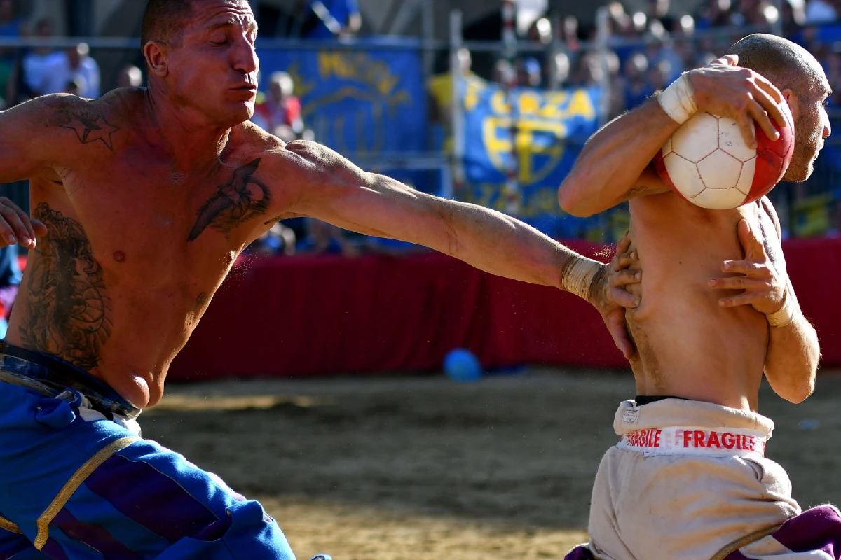 กีฬาลูกผู้ชาย "กัลโช่ สโตริโก้" บรรพบุรุษแห่งฟุตบอล