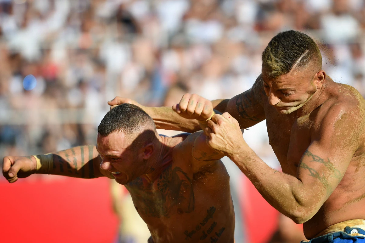 กีฬาลูกผู้ชาย "กัลโช่ สโตริโก้" บรรพบุรุษแห่งฟุตบอล