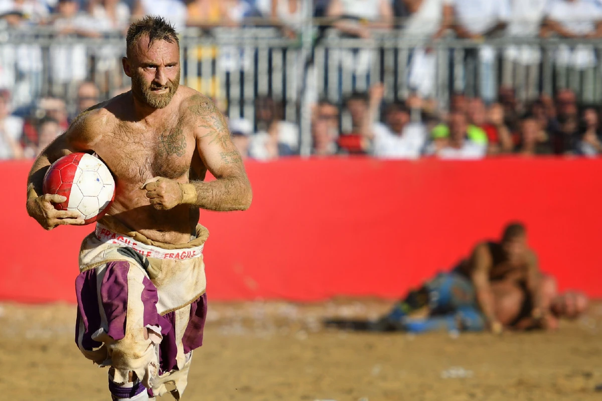 กีฬาลูกผู้ชาย "กัลโช่ สโตริโก้" บรรพบุรุษแห่งฟุตบอล