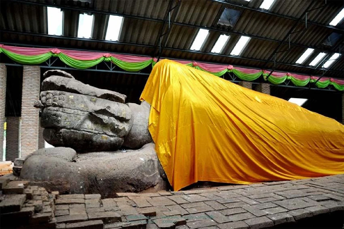 ยิ่งใหญ่! ประเพณีห่มผ้าพระนอน 1,300 ปีสมัยทวารวดี