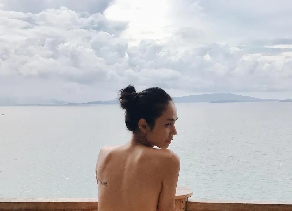 เข็ม ลภัสรดา เปลือยท่อนบนอวดหุ่นเซ็กซี่ โชว์รอยสักสุดแซ่บ