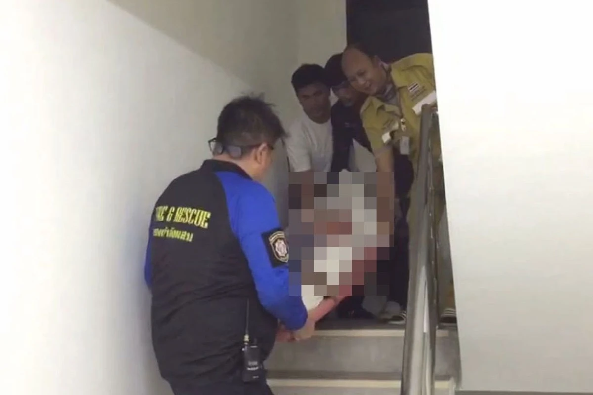 บัณฑิตหนุ่มอกหักนั่งดื่มเบียร์รมควันเตาถ่านดับคาคอนโดฯ