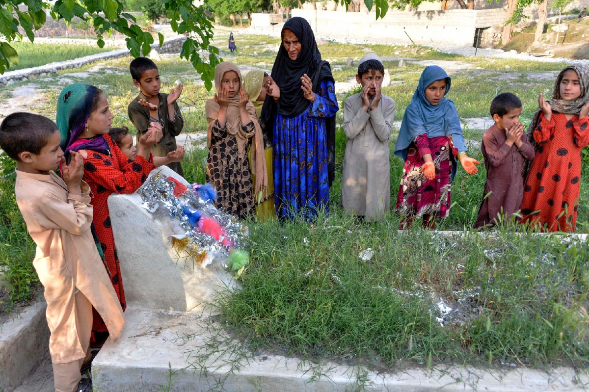 คุณยายจับปืนปกป้องลูกกำพร้า40ชีวิต