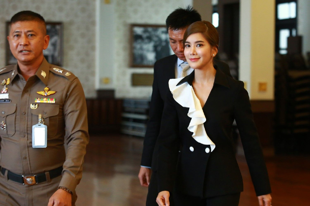คุก6เดือน ปรับ5พัน "ก้อย รัชวิน" รีวิวเมจิกสกิน ให้รอลงอาญา1ปี คุก6เดือน ปรับ5พัน "ก้อย รัชวิน" รีวิวเมจิกสกิน ให้รอลงอาญา1ปี
