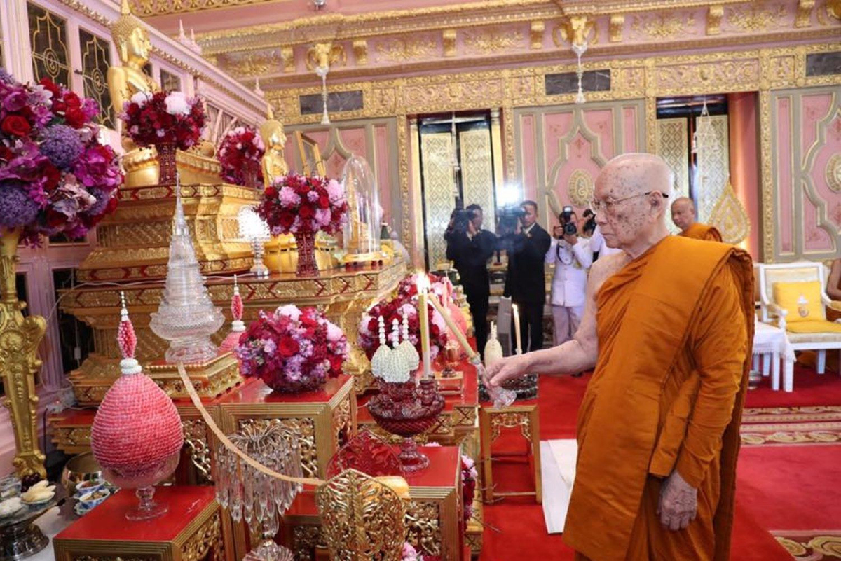 ในหลวงโปรดเกล้าฯบำเพ็ญพระราชกุศล92พรรษาพระสังฆราช ในหลวงโปรดเกล้าฯบำเพ็ญพระราชกุศล92พรรษาพระสังฆราช