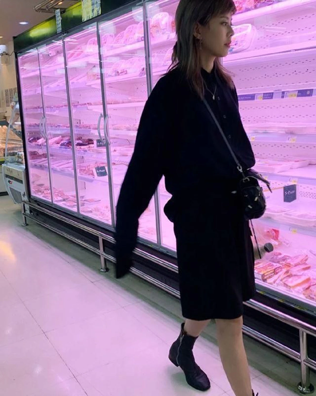 เขาเป็นใครหนอ? ฟรอยด์ ณัฏฐพงษ์ เผยภาพถ่ายสาวรู้ใจคนใหม่ผ่านกระจกรถ